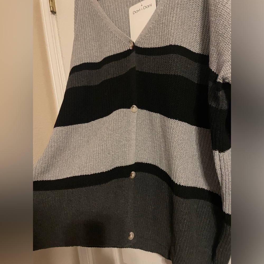 NEW Davi and Dani Plus Gray Black Striped Knit Cardigan Sweater Size 1X Casual - Picture 2 of 7